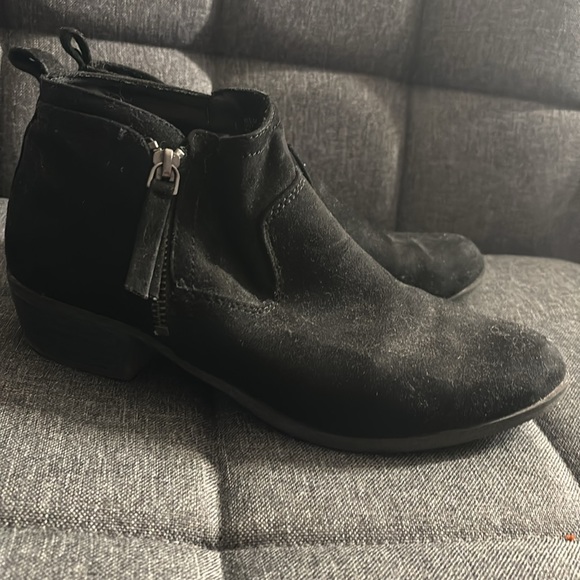 Worn a few times! Good quality, a little dusty! - Picture 2 of 2